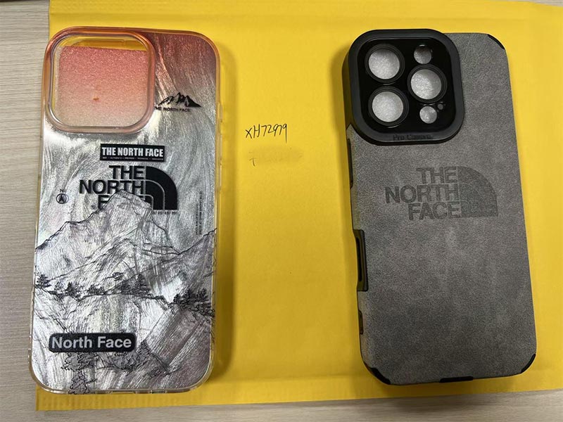 iPhone16 Proケース ザノースフェイス風シルバークリアメタリック山柄プリント ストリート