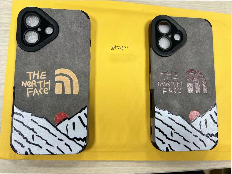 iPhone 16 ケース ザノースフェイス風グレーレザー雪山朝日カラーロゴ アウトドア