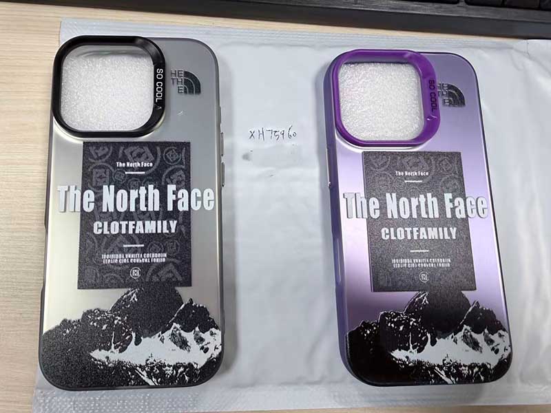 iPhone16 Pro ケース ザノースフェイス風シルバー & パープル雪山柄 2 個セット