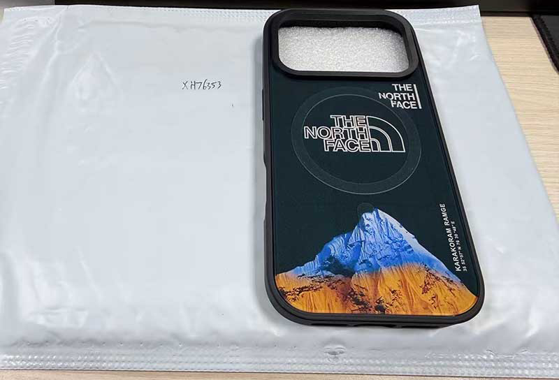 iPhone17 Pro ケース ザノースフェイス風カラー雪山柄マグネットリング付き