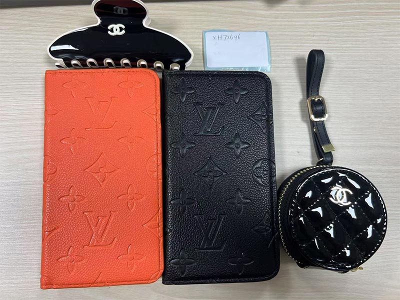 1787364742170215.jpg iPhone12 手帳型 ケース ルイ・ヴィトン風オレンジ黒 2 色エンボス柄、イヤホンケース無料