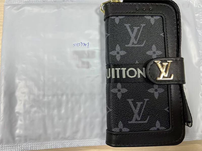 iPhone16 手帳型 携帯 ケース LV 風黒グレー柄テープ付き 金属ロゴ ストラップ付き
