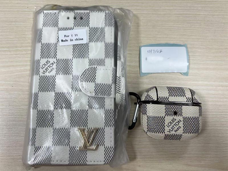 iPhone11 手帳型ケース LV 風白グレーチェック柄 ストラップ付き