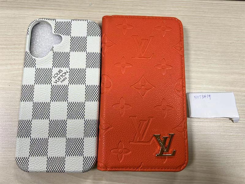 iPhone13 手帳型ケース ルイ・ヴィトン風 オレンジエンボス柄 金属ロゴ ストラップ付き