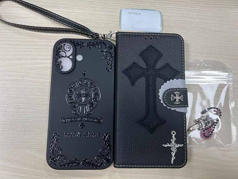 1787443365394930.jpg iPhone16 手帳型ケースクロムハーツ風黒 刺繍クロスチャーム