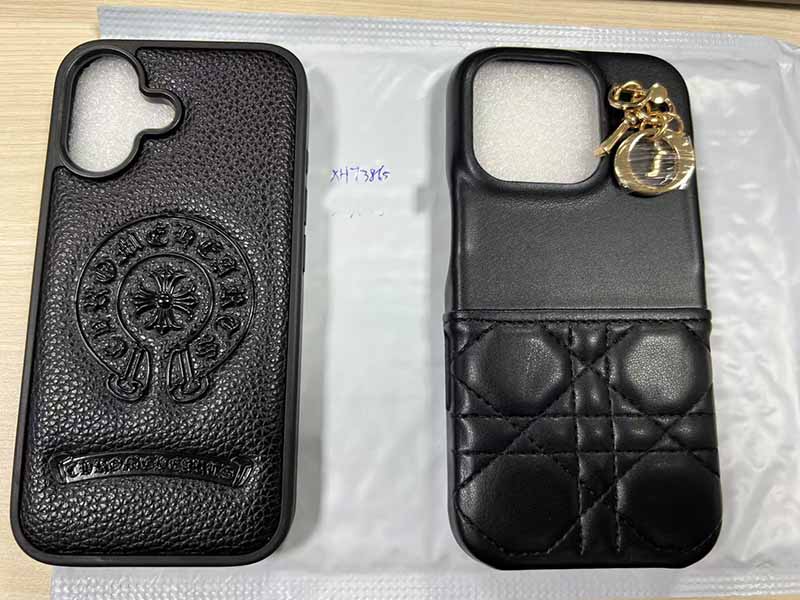 1787443729882432.jpg iPhone16 ケースクロムハーツ風黒シボレザー調エンボス柄