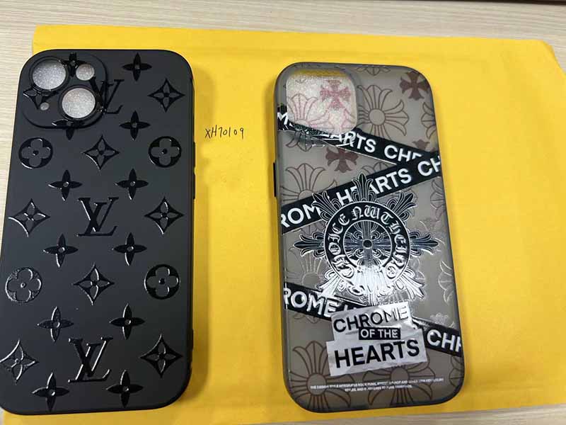 1787444426370246.jpg iPhone15 ケースクロムハーツ風半透明メタル箔押し総柄、LV スマホケース無料