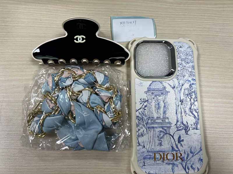 iPhone14 Pro ケース ディオール風アイボリー地ブルー風景プリン