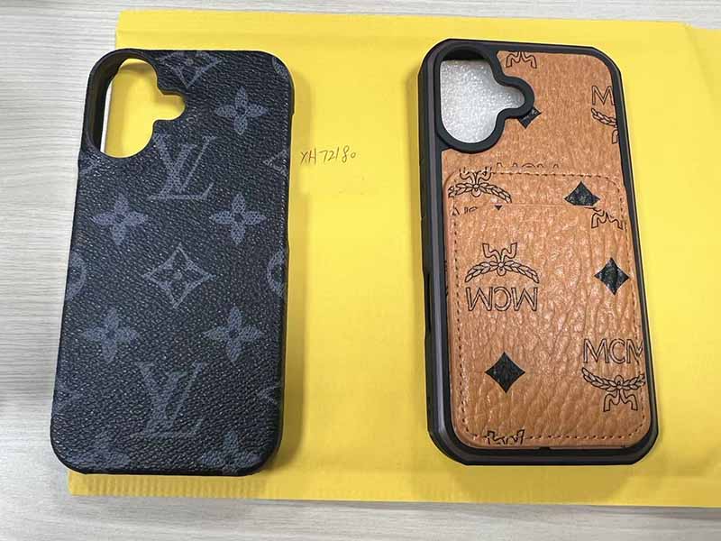 1787819228393838.jpg iPhone16 ケース MCM風 キャメル総柄 カード収納付きレザー調