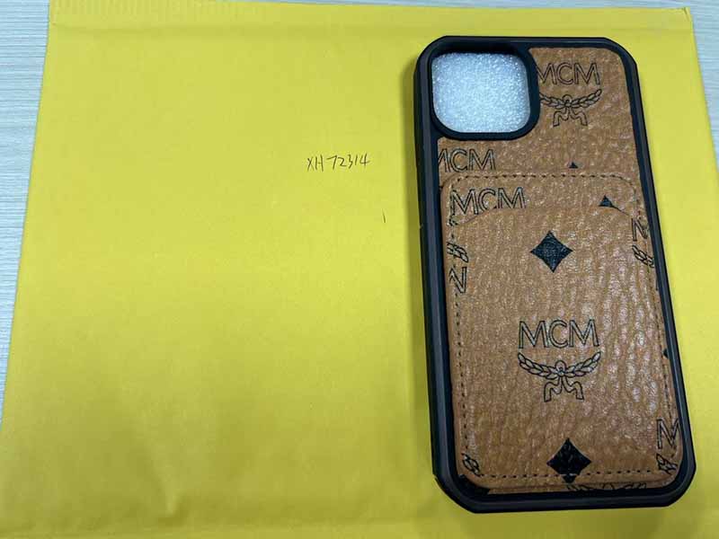 1787819676115016.jpg iPhone15 携帯 ケース MCM風 キャメルカラー カードポケット付き レザー調 保護ケース