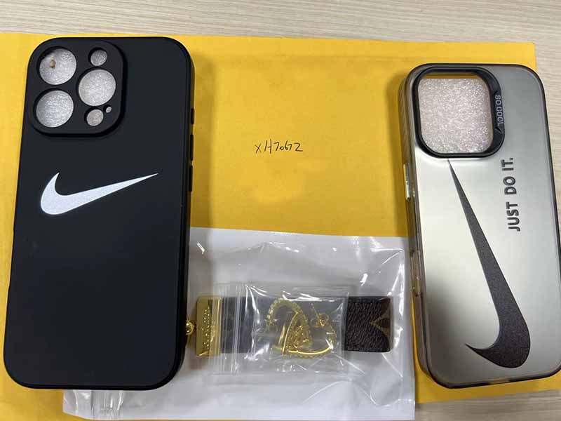 iPhone16 Pro 携帯 ケース ナイキ風 スポーティー ハイブランド スマホケース