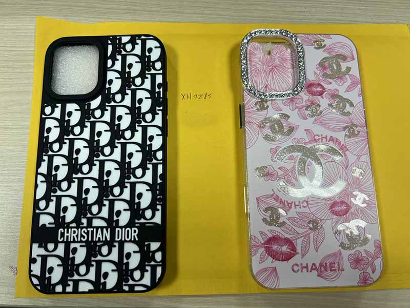 iPhone16 Plus ケース ディオール風 シリコーン素材 