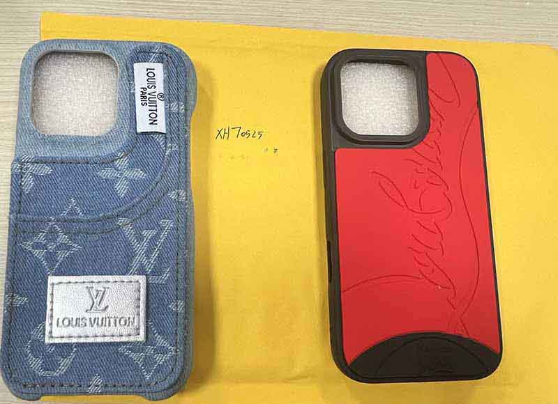 iPhone16 Pro ケース クリスチャンルブタン風  LV風 ハイブランド スマホケース