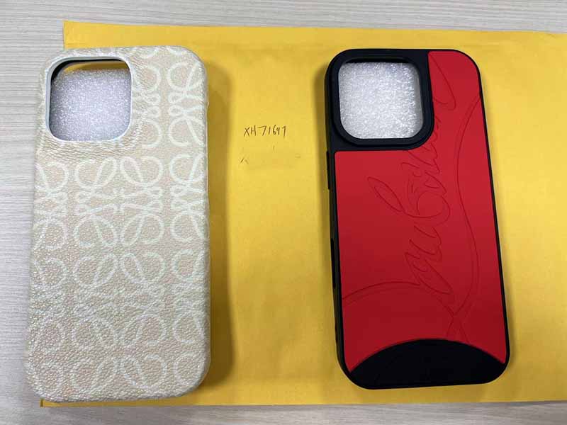 1789783580611353.jpg iPhone16 Pro ケース Christian Louboutin ロエベ 風