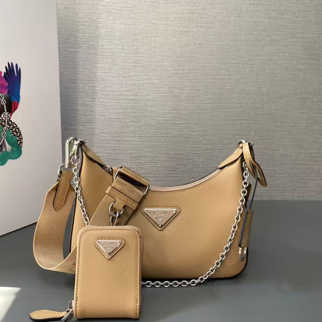 プラダ 財布